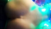 Деваха перед новогодним сексом обмоталась гирляндами twinsss69
