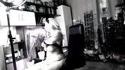 Пухлая милфа трахает пиздень самотыком и говорит грязные словечки MILF_AimeeParadise