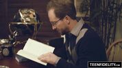 Милашка устроила порево прямо в библиотеке я ебу