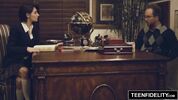 Милашка устроила порево прямо в библиотеке я ебу