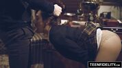 Милашка устроила порево прямо в библиотеке я ебу