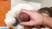 Русская милашка отсасывает очень большой хуй я ебу
