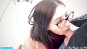 Влюбленная брюнетка отсосала парню прямо посреди зимнего пака Like2Fingers