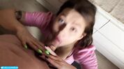 Голубоглазая сосет хуй и умывается свежей кончой я ебу