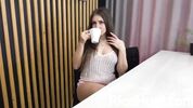 Неплохо выгнулась и потащилась от траха Roco Hugi