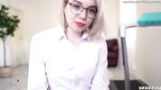 Молоденькая репетиторша с гладкой киской с кайфом отдалась студенту у него дома я ебу