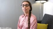 Русская девушка в очках активно трахается в кису Kriss Kiss