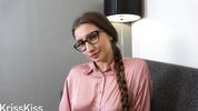 Русская девушка в очках активно трахается в кису Kriss Kiss