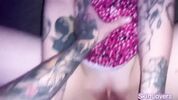 Трахает сексуальную сожительницу в платье SkinLovers