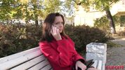 Старое мудло разводит на еблю симпатичную русачку зрелый с молодой