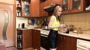 Русская мачеха дает себя ебать на кухне MariMoore