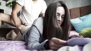 Домашний секс с симпатичной девушкой в очках Notary porn