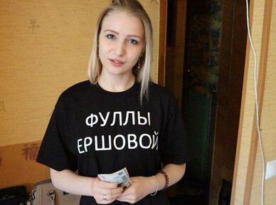 Сестра воровка обслуживает член брата ртом и киской