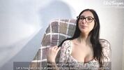 Страстный анальный секс с русской брюнеткой в очках Like2Fingers