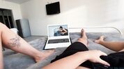 Русская телка сосет со слюной и дает себя пороть в кроватке my_little_betsy