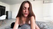 Русская телка сосет со слюной и дает себя пороть в кроватке my_little_betsy