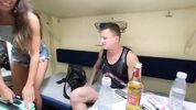 Два пацана трахают русскую шалаву в купе поезда Katty West